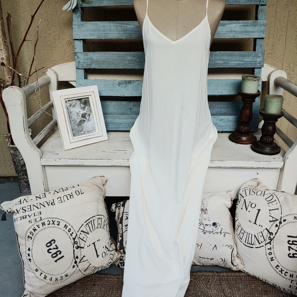 ❤SOLD❤Buy 3 get 1 free Maxi dress never worn!